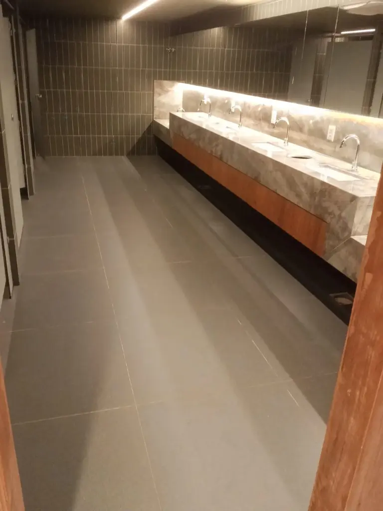 limpeza de ambientes em construção
