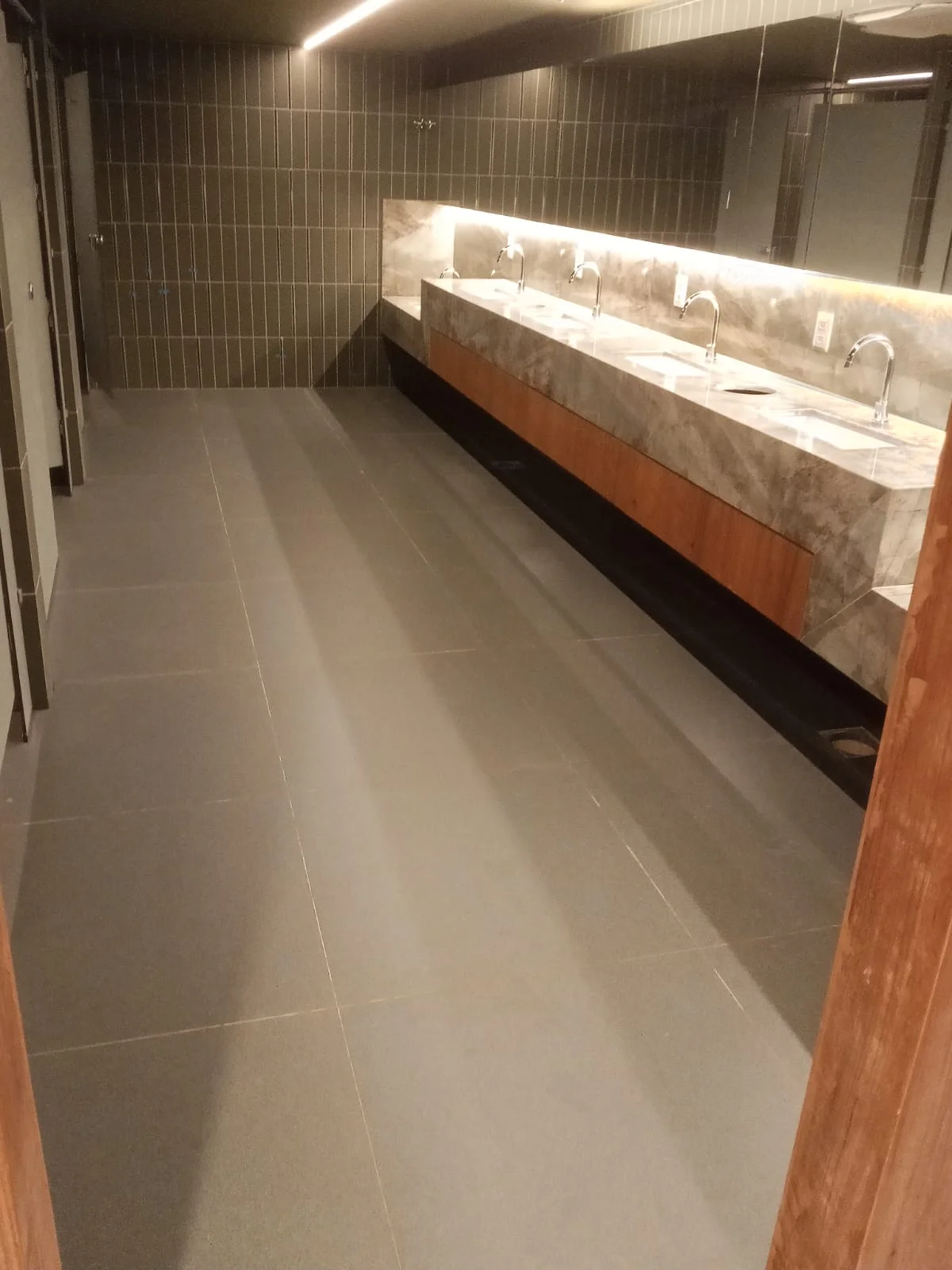 limpeza de ambientes em construção
